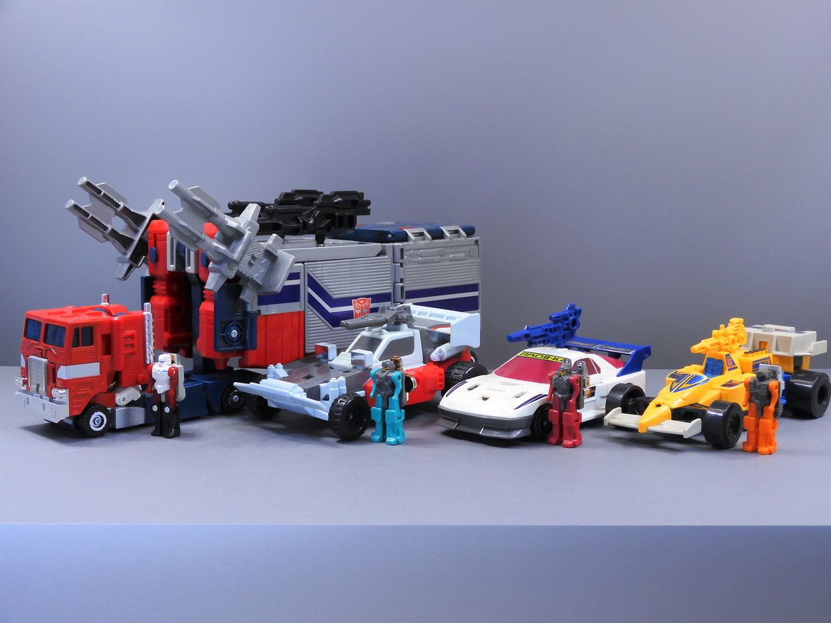 gLYjzoShlTvAN0g's tweet photo. ゴッドマスター四銃士。

#トランスフォーマー
#Transformers https://t.co/SqY9vSGee5