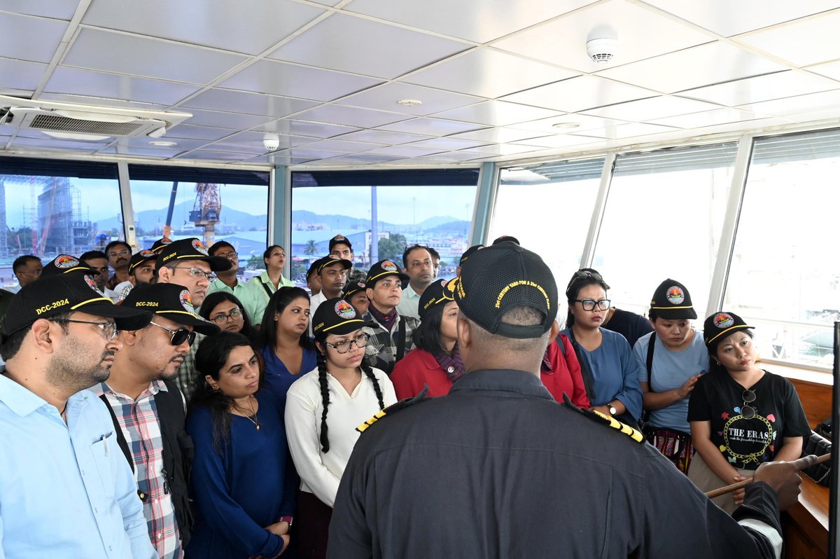 proshillong's tweet photo. #IndianArmedForces 
#NorthEast
Second day of three-week Defence Correspondents’ Course 2024 which commenced at #KarwarNaval Base. The course participants visit a submarine, the Naval Ship Repair Yard and Coast Guard ships
@IN_WNC https://t.co/6RcKDZYrXi