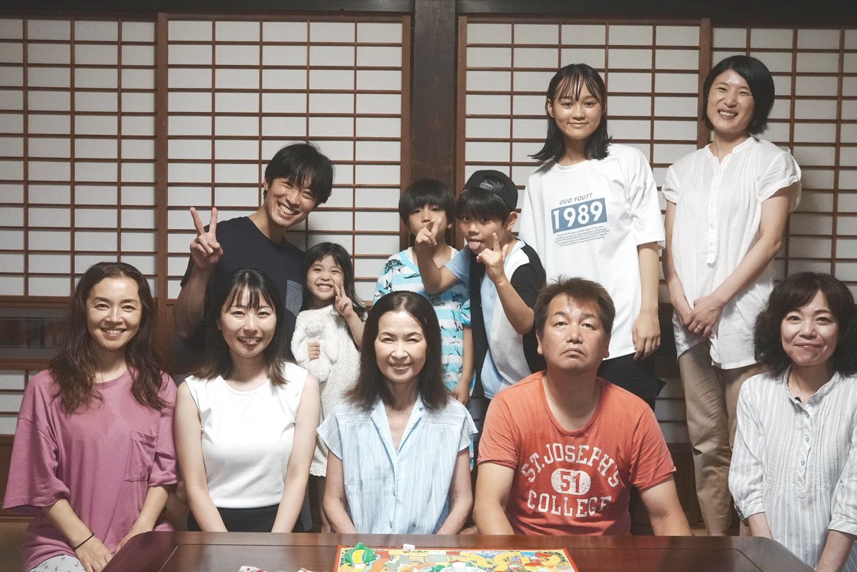 nosaintandbloom's tweet photo. 田中稔彦監督作品
短編映画『潮時』
猛暑の中での撮影でしたが、無事!予定通りの撮影スケジュールでクランクアップすることがでしました❗️最高のキャスト・スタッフで作り上げた、日本の夏、郷愁と家族を丁寧に描いた作品です。
まだまだ長旅は続きます!
#潮時
#nosaint https://t.co/pnXV2Xl4u1