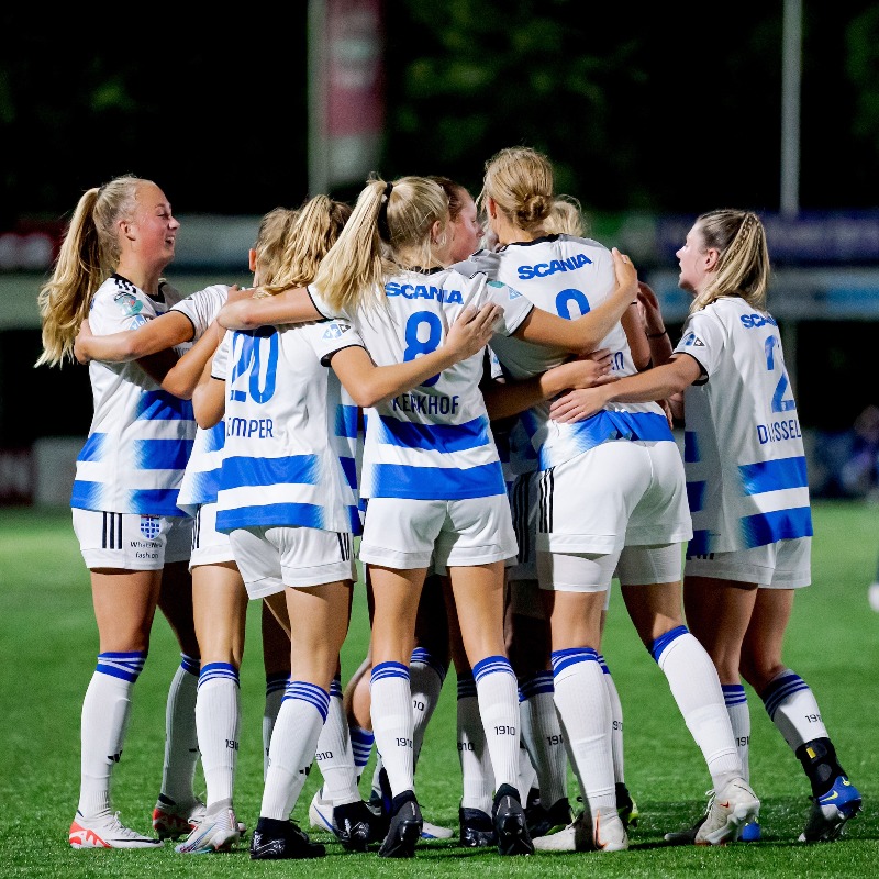PECZwolle's tweet photo. PEC Zwolle, Scania &amp; Regio Zwolle United 💙

Ook dit seizoen blijven PEC Zwolle en Regio Zwolle United samenwerken met Scania. Het van origine Zweedse vrachtwagenbedrijf, met vestigingen over de hele wereld, is al meer dan zestien jaar verbonden aan de club.

#peczwolle