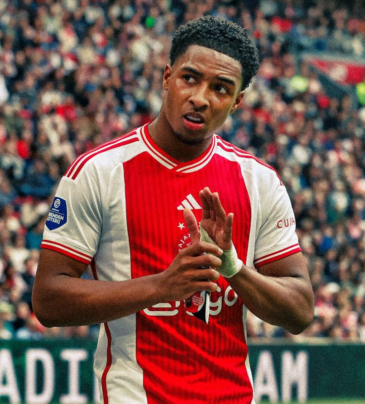🔴⚫️𝐀𝐃.𝐒 𝐍𝐄𝐖𝐒: Il #Milan punta forte Silvano #Vos e avrebbe già trovato un accordo sui termini personali con il centrocampista Olandese dell’#Ajax che, ha espresso la volontà di trasferirsi a Milano.

Prossimi giorni altri dialoghi tra il #Milan e  l’#Ajax per chiudere.
