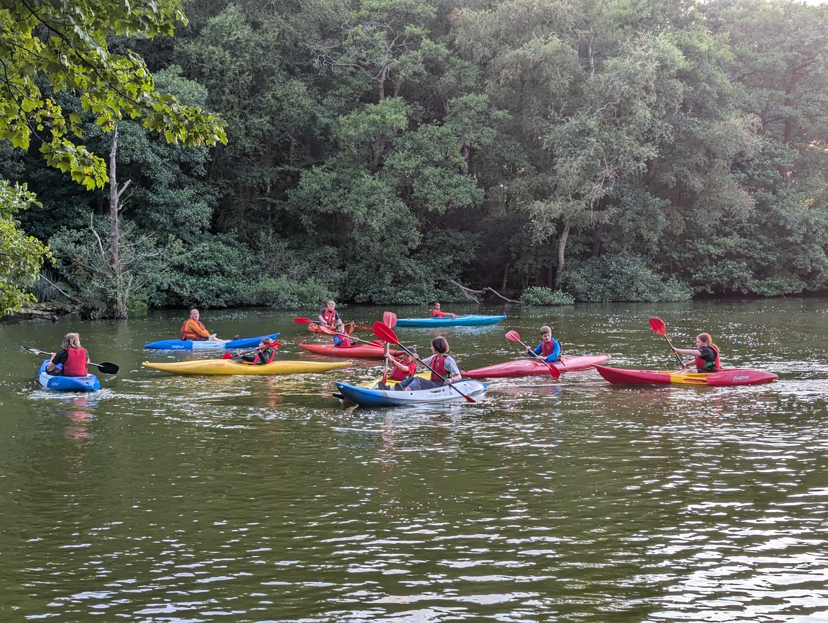 Yesterday the Scouts spent the day onsite, competing to complete as many Scout challenges as possible, before cooking paella on the fire for dinner, and having an evening paddle on the lake! 🚣‍♀️