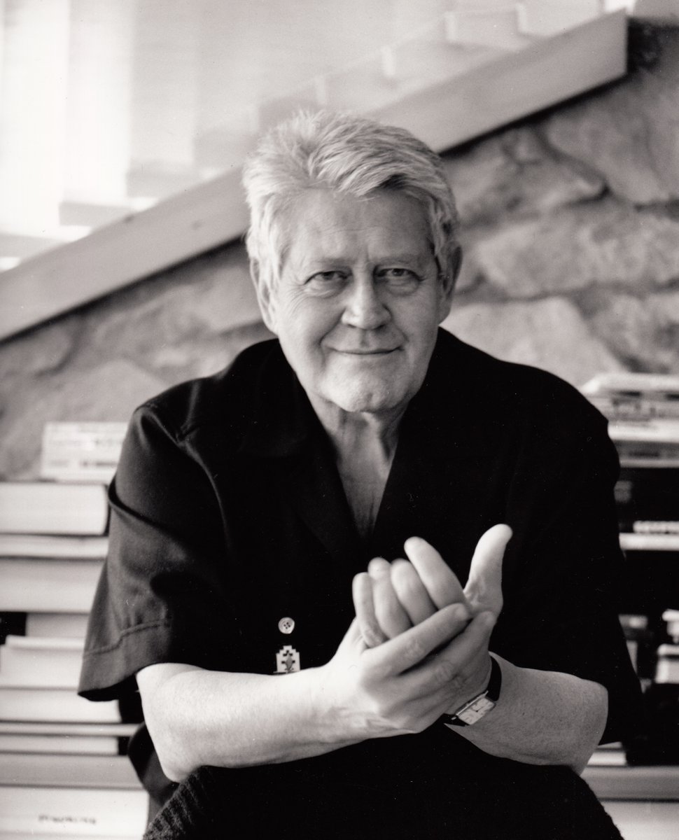 Talvolta, persino spesso, capita che quando mi metto a pensare a una storia, sia una poesia a darmene lo spunto o la chiave.
Hugo pratt