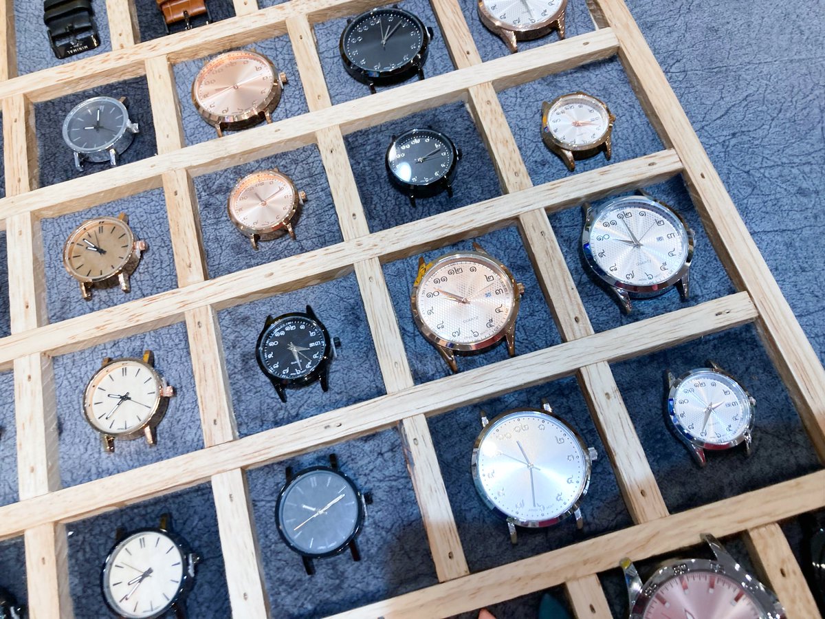 SahaGroupFairJP's tweet photo. BTS国立競技場駅前
MBKのドンキの下
MBK地上階のat Firstにて

タイ文字の腕時計⌚︎で人気 MINIMALさん

タイ土産にどうぞ
ぜひお立ち寄りください

#AtFirstBkk #タイ文字 https://t.co/R1plVJgl3K