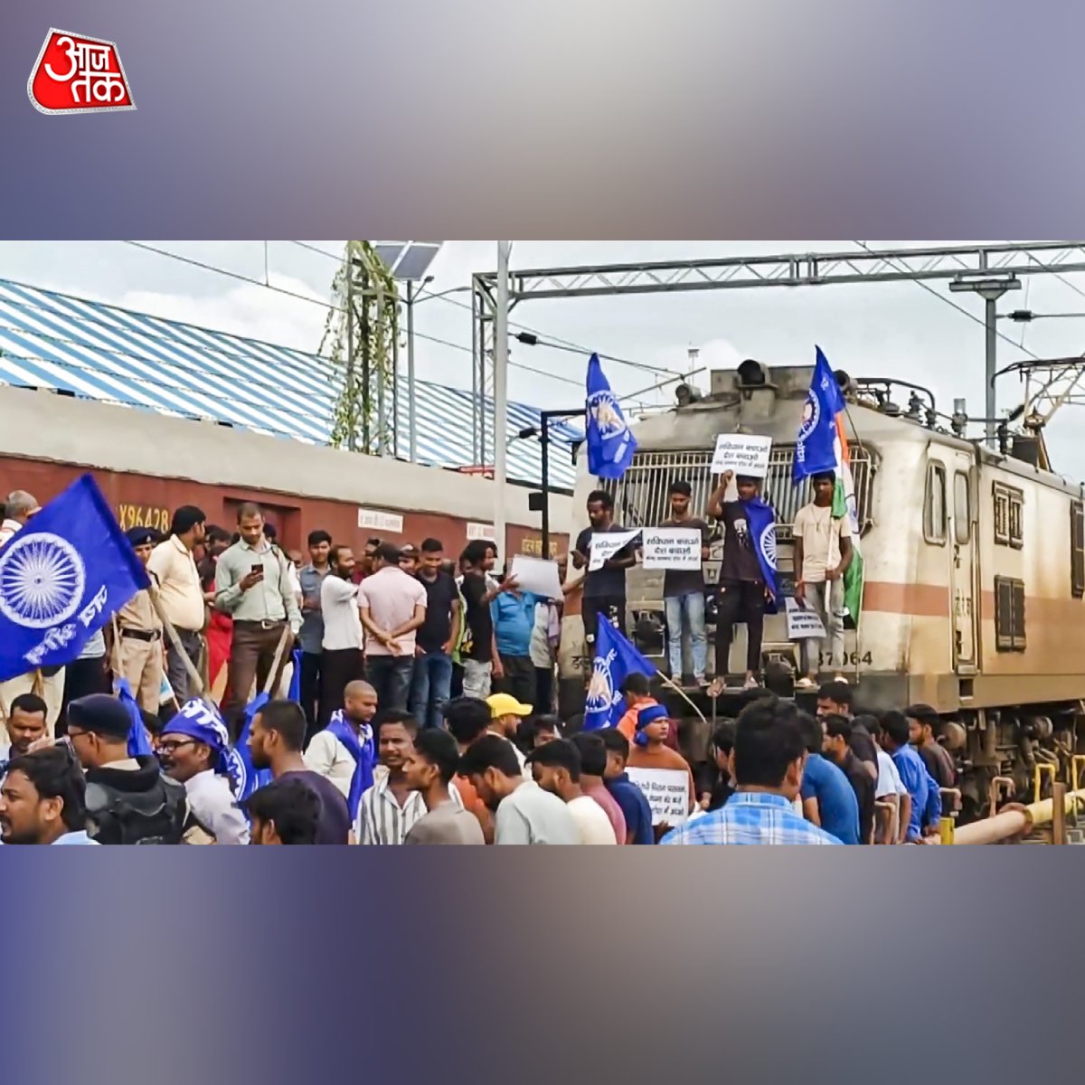 aajtak's tweet photo. तस्वीरों में: अनुसूचित जाति और जनजाति के आरक्षण में क्रीमी लेयर को लेकर सुप्रीम कोर्ट के फ़ैसले के विरोध में दलित और आदिवासी संगठनों ने भारत बंद का आह्वान किया है. इस बंद का असर कई राज्यों में देखने को मिल रहा है.

#BharatBand #BharatBandh #SCST #Reservation https://t.co/SSl1LwRTkk