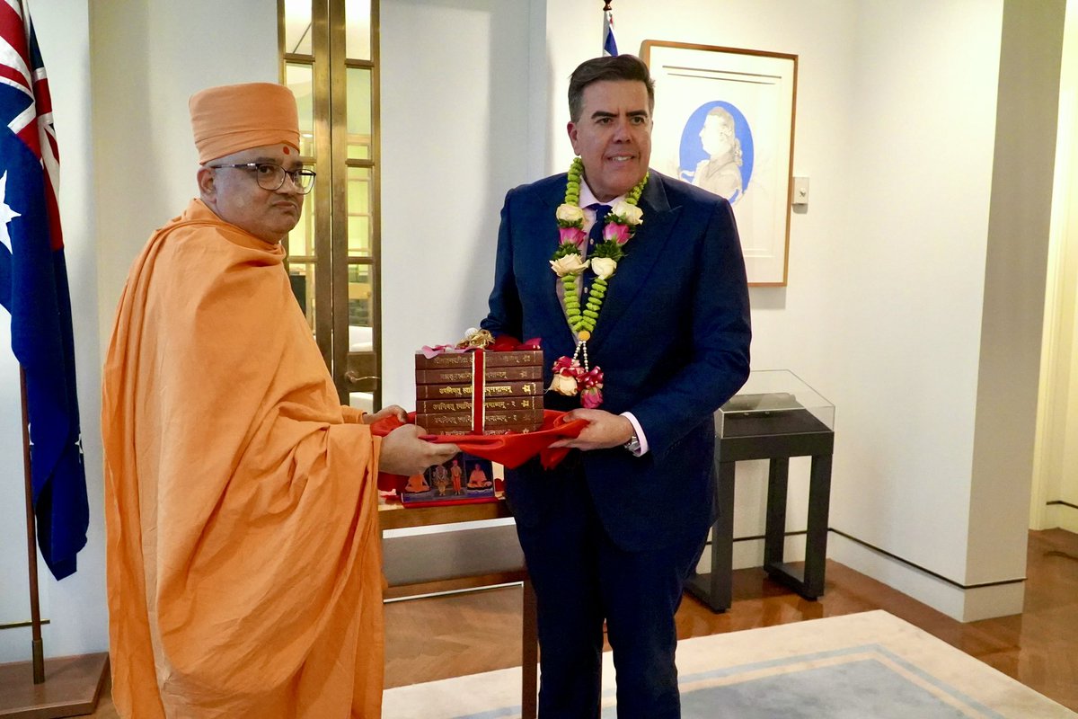 MiltonDickMP's tweet photo. An honour to welcome Pujya Bhadresh Swami to Parliament House today.
 
I accepted 5 volumes of the Akshar Purshottam Darshan collection on behalf of the Federal Parliament gifted by the BAPS Shri Swaminarayan Temple. 

Dhanyawaad for the incredible honour 🙏

@bapsaustralia https://t.co/I4k87sBPos