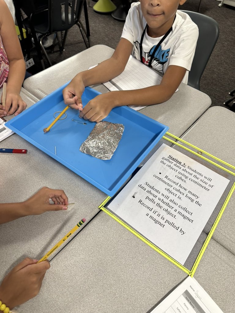 DLE_Lions's tweet image. Third grade scientists mastering the art of measuring, observing, and testing physical properties.  #thegreatestplacetobe #justgoodteaching