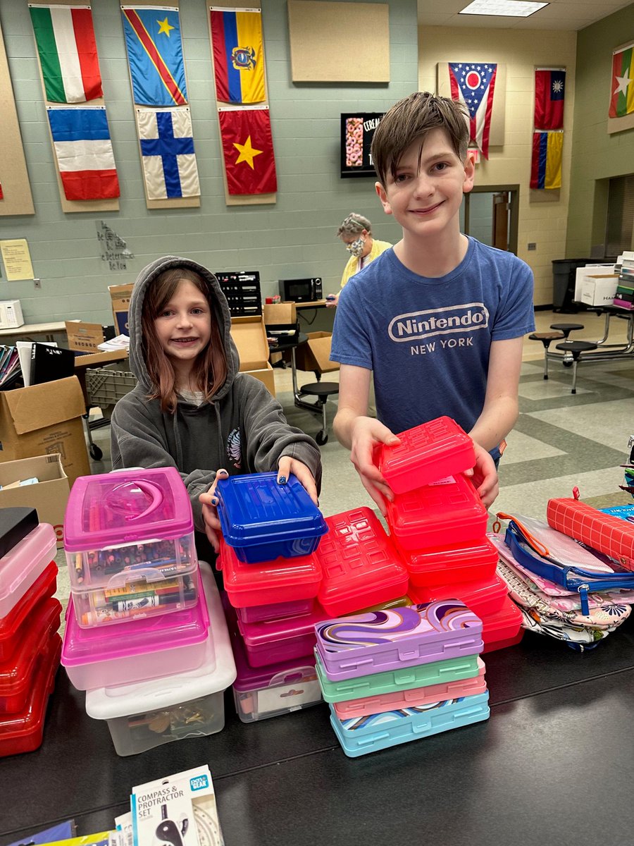 LkwdSchools's tweet photo. Shoutout to our amazing community members &amp; students who on Monday sorted thousands of school supplies donated by our generous community and local businesses! Thanks to your hard work &amp; dedication, our students most in need will have the tools to start the school year off strong! https://t.co/v2FXf5iFgF