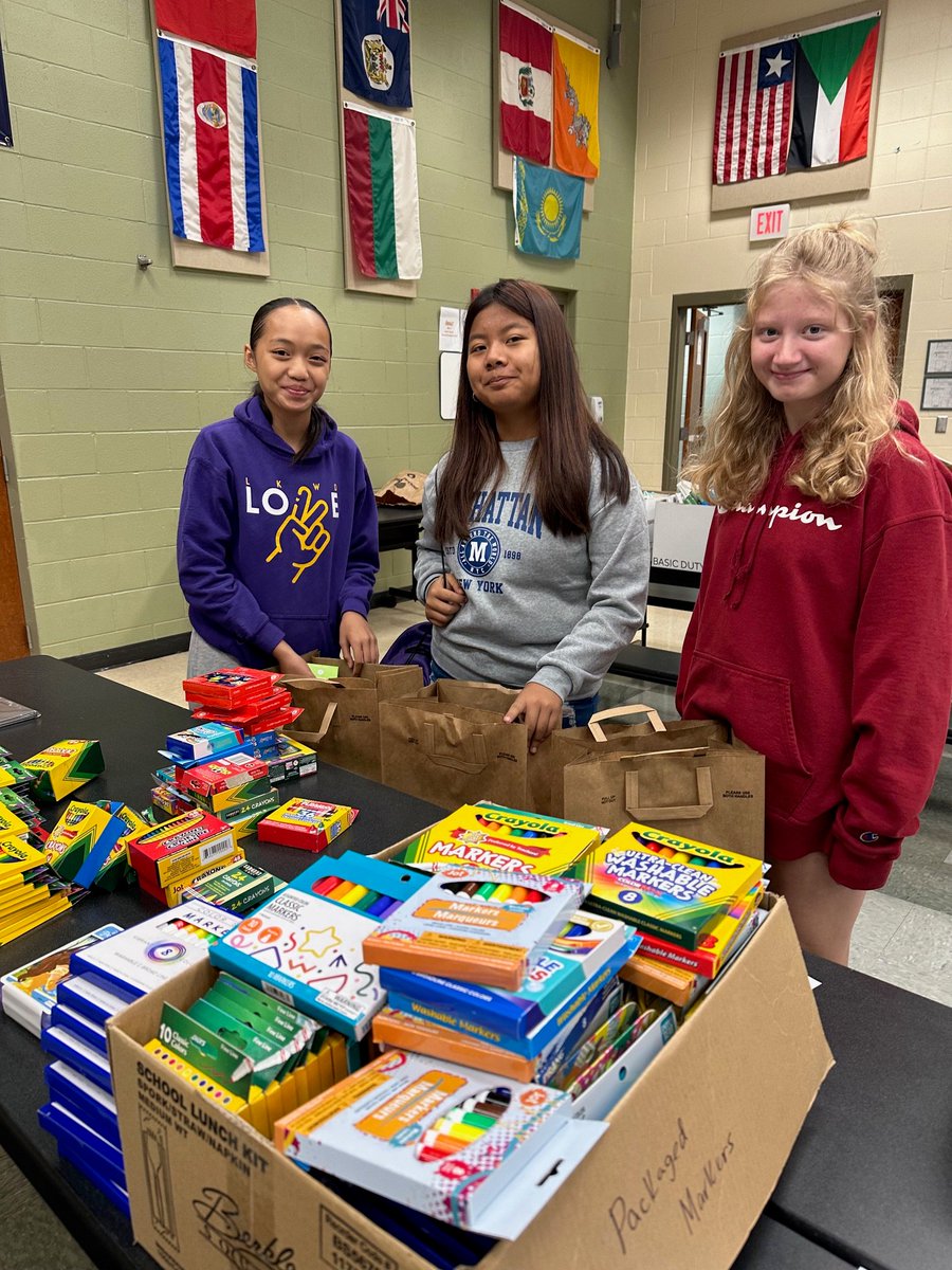 LkwdSchools's tweet photo. Shoutout to our amazing community members &amp; students who on Monday sorted thousands of school supplies donated by our generous community and local businesses! Thanks to your hard work &amp; dedication, our students most in need will have the tools to start the school year off strong! https://t.co/v2FXf5iFgF