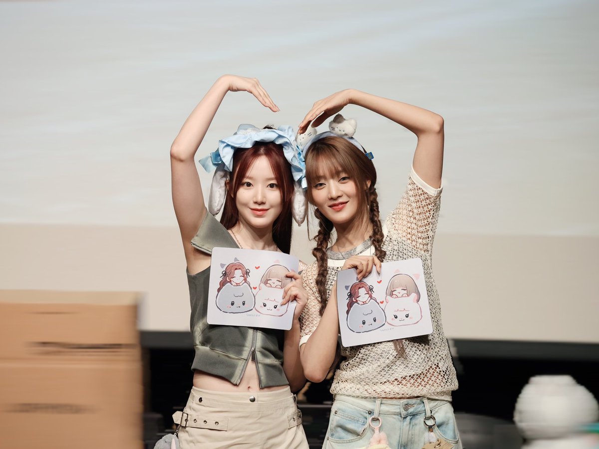 kkkbuiiii's tweet photo. 240818 wm线下签售
🫶🫶🫶
#슈화 #SHUHUA #舒華 
#민니 #MINNIE 
#GIDLE #여자아이들 #아이들 https://t.co/izqFhErliU