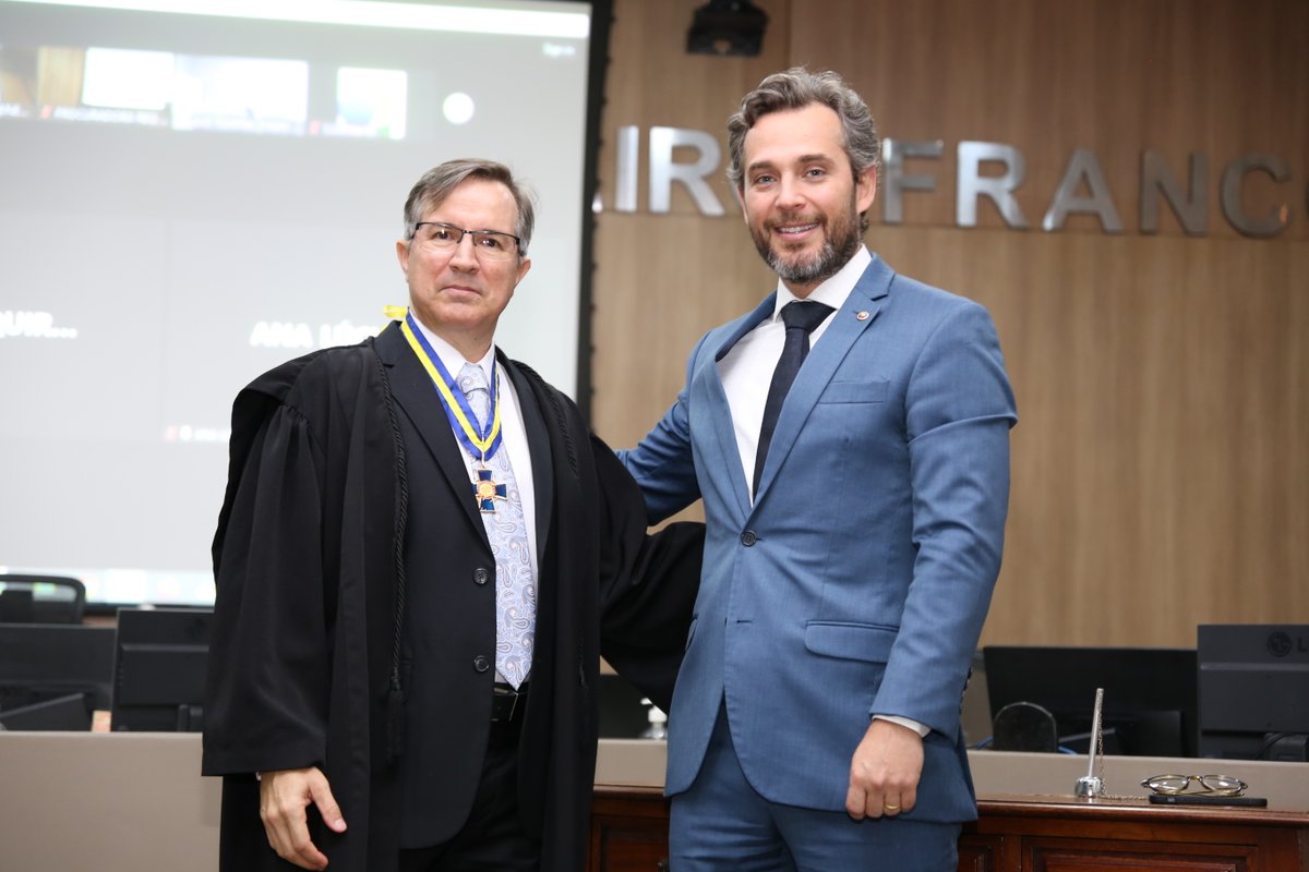 DiarioSE_'s tweet photo. MPT-SE prestigia posse do juiz federal Tiago Brasileiro Franco no TRE-SE https://t.co/MBoxHo2pQB https://t.co/4w5GYi3a1Z