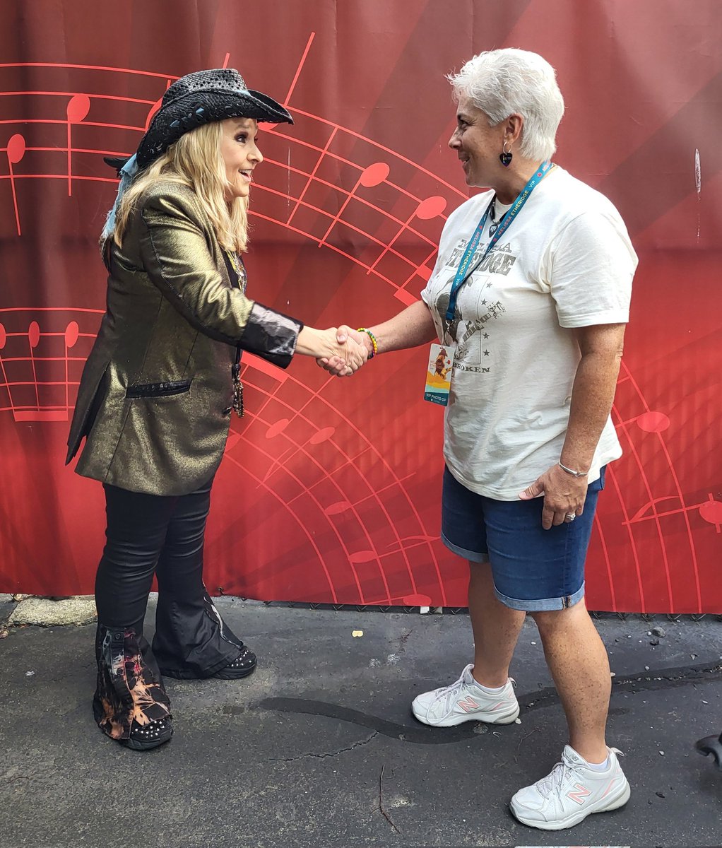 LisaLabonte68's tweet photo. @metheridge  Melissa totally rocked Boston 8/17/24. It was an amazing night!!! We love and admire you so much. I wanted to say so much to you, but I froze in your presence 😳.  The hugs from you and Linda were so sweet and heartfelt. Til we meet again! https://t.co/sTmbdUbxb0