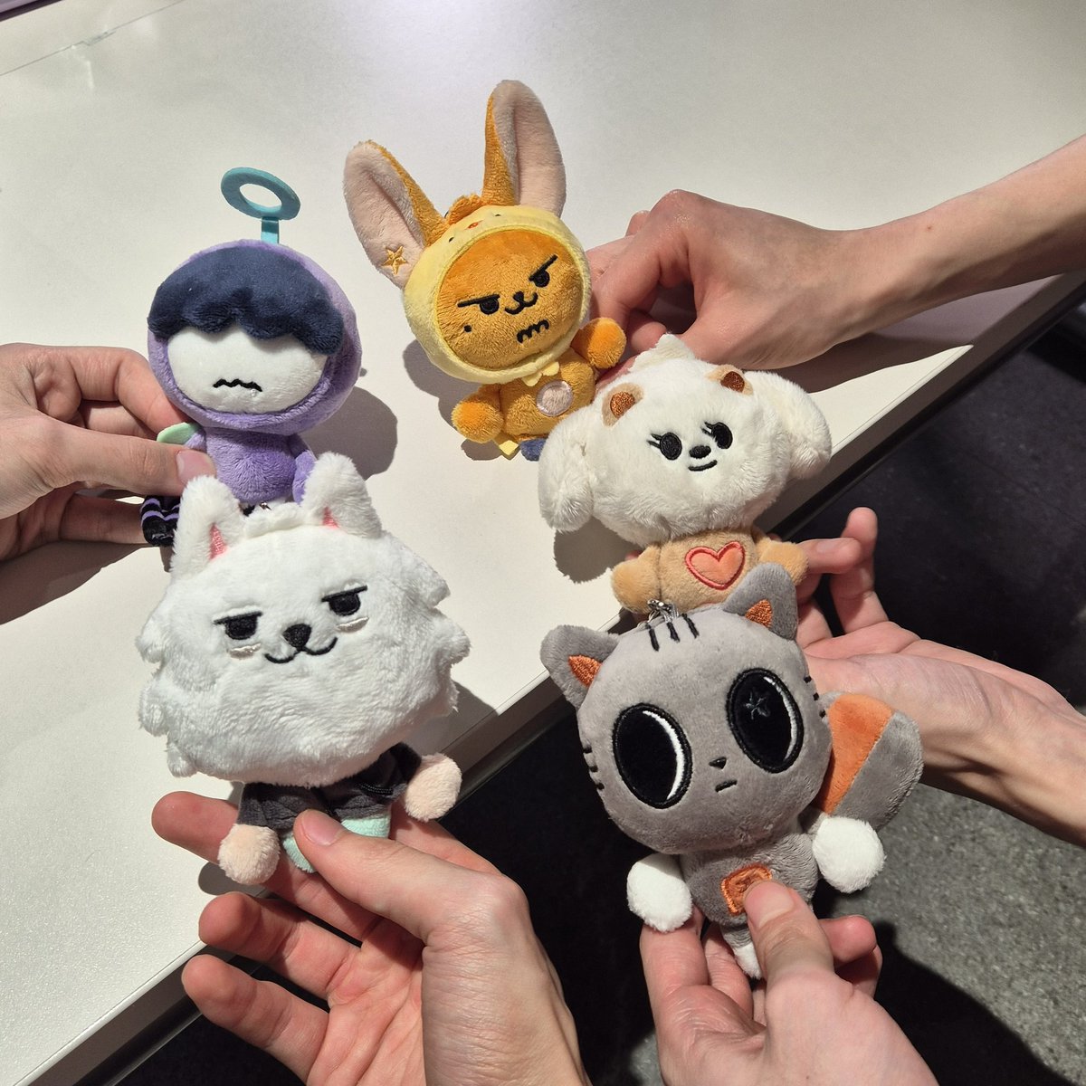 hopefultxt's tweet image. my favourite memory as a moa is getting my lightstick and just getting (over)excited about everything, counting down to comebacks, concert livestreams, etc!!! i also just love talking with everyone on here, all my moa moots &amp;lt;3

(flash warning!)

 #MemoriesWithTXT