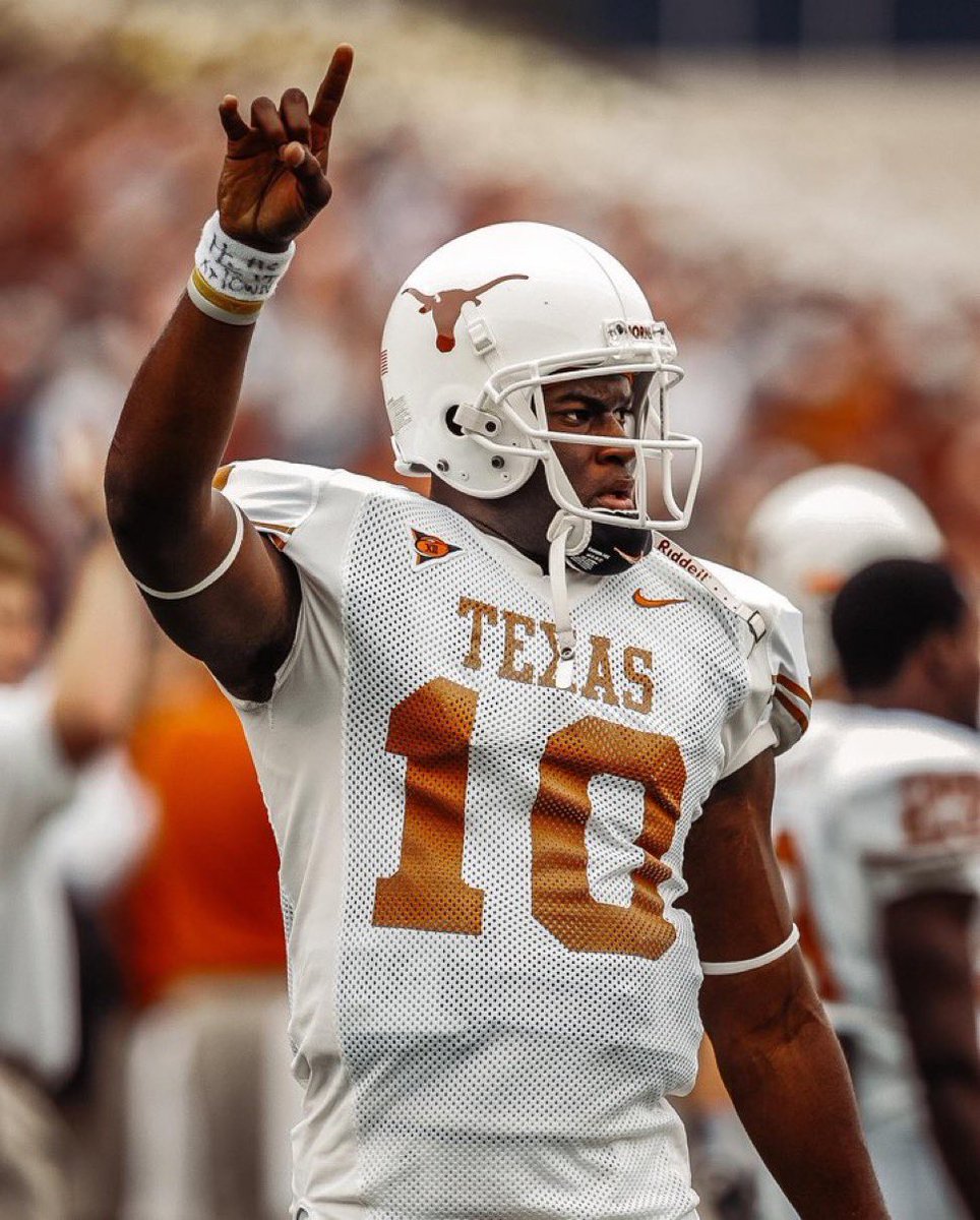 TexasFootball's tweet photo. VY days to kickoff 🤘 https://t.co/cRcEaGws9E
