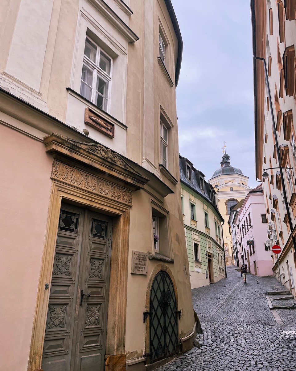 Leah R Clark (@drleahrclark) on Twitter photo Arrived today in Olomouc to give my keynote (‘Courtly Experiences: Mobility, Transculturality and the Early Modern World’) on Friday for the <a href="/CourtStudies/">CourtStudies</a> conference at Palacky university. Looking forward to the conference starting tomorrow! Arrived today in Olomouc to give my keynote (‘Courtly Experiences: Mobility, Transculturality and the Early Modern World’) on Friday for the <a href="/CourtStudies/">CourtStudies</a> conference at Palacky university. Looking forward to the conference starting tomorrow!