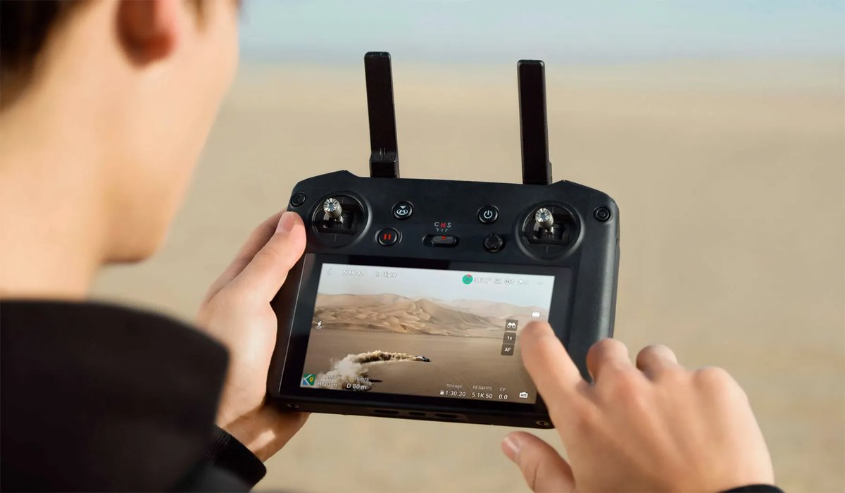 vrstorecomua's tweet image. Пульт керування дроном #DJI RC Pro Remote Controller за 28990грн здатен підтримувати пряму трансляцію 1080p/60fps на відстані до 15 км із затримкою всього 120 мс. 
#акціядня #розпродаж #товардня #квадрокоптер #мавік #дрон #mavik #mavik3T #mavik3E #drones 
vr-store.com.ua/ua/pult-upravl…