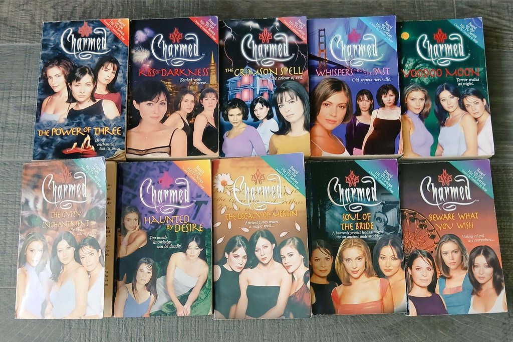 charmed_og's tweet photo. So I'm currently reading the Charmed novels....I have 2 more to go of the Prue Era✨️
I'm gonna be posting about them all after I've finished the last 2, buts it's so cool to have these 'extra episodes' 🔮🧙🏻‍♀️ https://t.co/tr3ILQfuWa