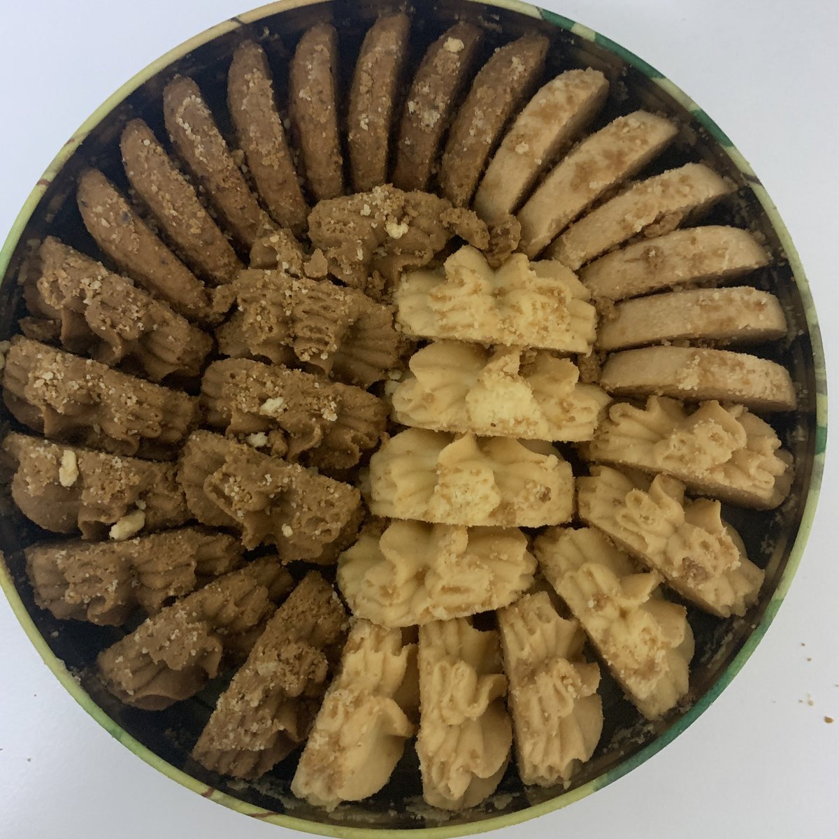 제니쿠키 선물 받았는데 기대했던 것 보다 더 맛있네? 나 홍콩갔을 때 왜 이거안샀지
도쿄바나나보다 더 나은데