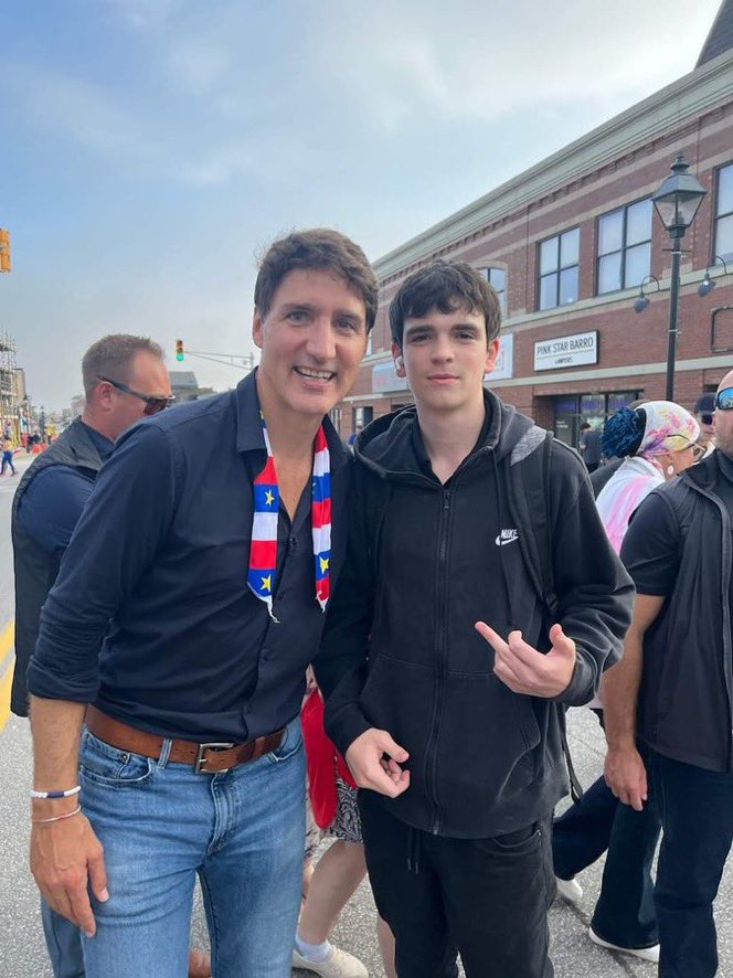 Glenda M 🍎 tweet media