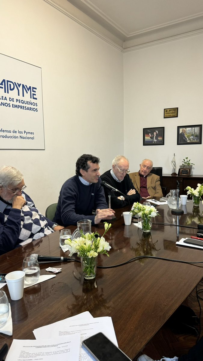 APYME_INFO's tweet photo. En la primera reunión de la nueva Comisión Directiva Nacional la dirigencia de APYME proclamó la continuidad de Julián Moreno como presidente de entidad. Moreno convocó a "dar la batalla cultural contra las visiones individualistas para construir en cambio una sociedad, más justa, solidaria y desarrollada". 🇦🇷🫂