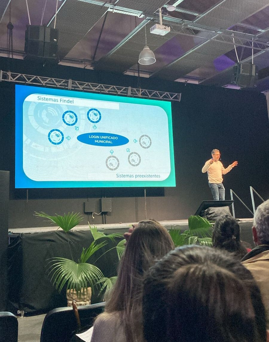 #Ahora: nuestro Director de Desarrollo Tecnológico, Pablo Widelec expone sobre la importancia de digitalizar la gestión, en el seminario de #innovación y economía del conocimiento organizado por la <a href="/MuniParana/">Municipalidad de Paraná</a>