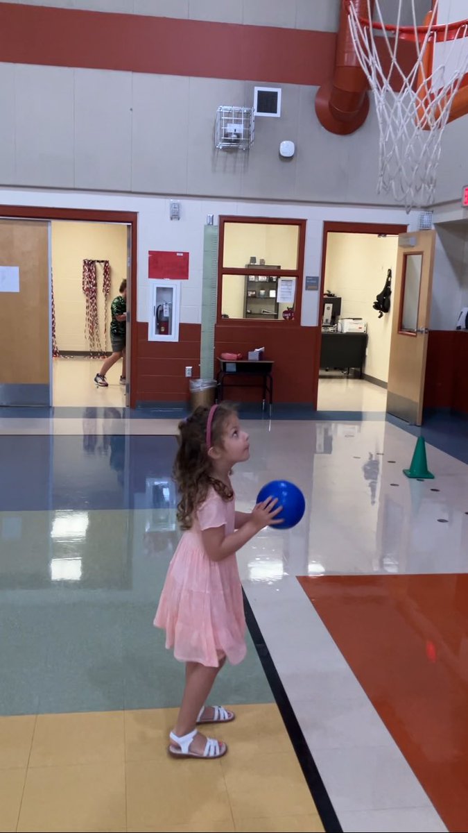 Jesse Buchanan (@pecoachbuchanan) on Twitter photo Someone was excited to get to school early this morning to feed the Henderson cats and play in the gym!
<a href="/NISDHenderson/">Henderson Elementary</a> Someone was excited to get to school early this morning to feed the Henderson cats and play in the gym!
<a href="/NISDHenderson/">Henderson Elementary</a>