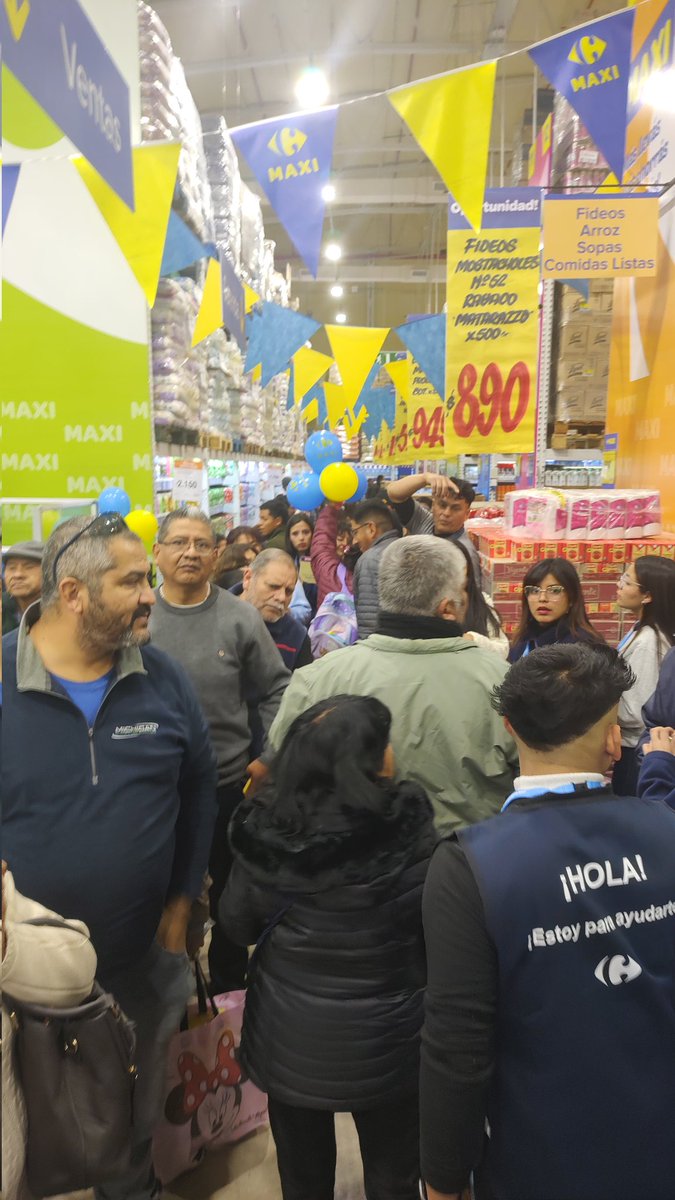 Inauguración de Carrefour maxi. Un mundo de gente. Revive el consumo.