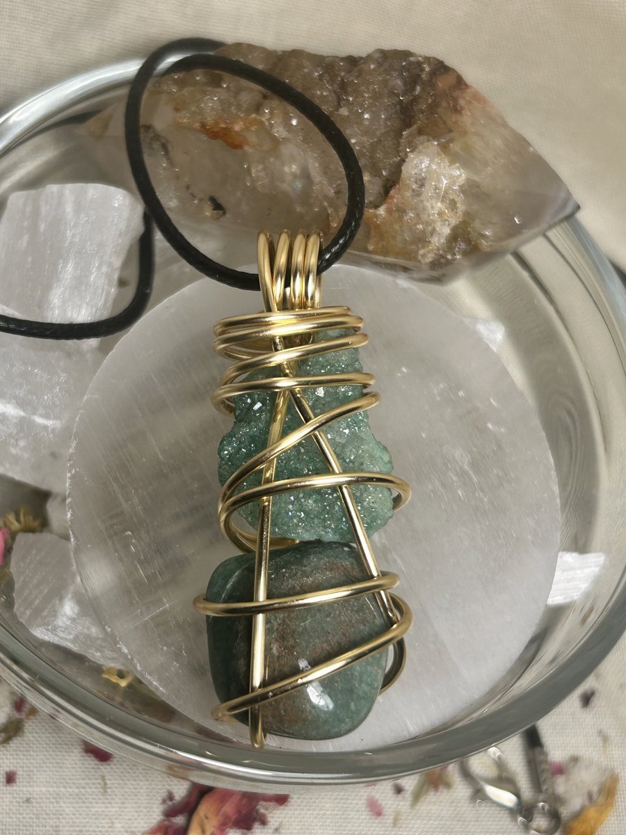 yugen_im's tweet photo. Grandest Risings ☀️✨🎆 
Today I wanted to share some of my favorite items in my shop right now 💗 https://t.co/Yqc1wkg2Ph