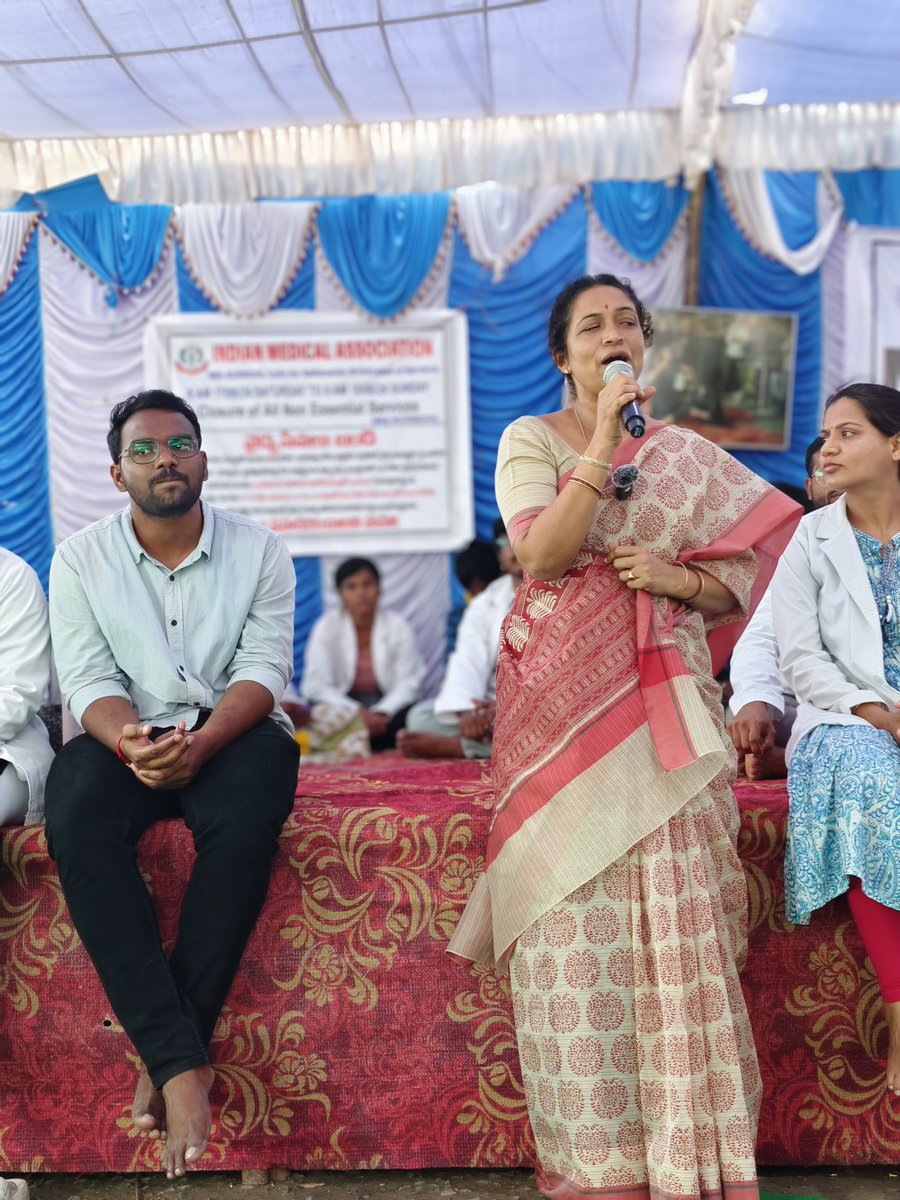 juda_kmc's tweet photo. Day 9 at Kurnool medical College 
Panyam Mla @Gowru_charitha  garu Gave  her support for protest
@ncbn garu @naralokesh garu https://t.co/xEnRbXcW5A