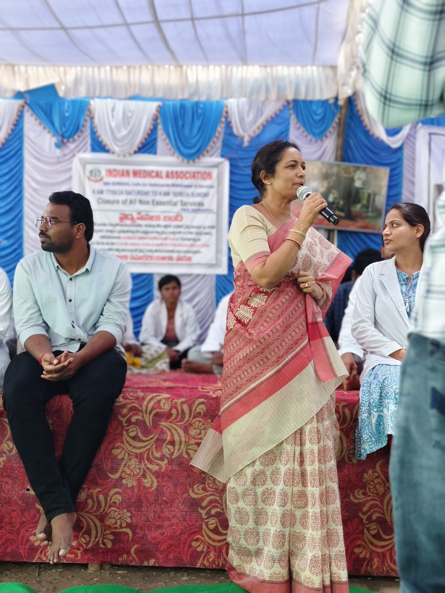 juda_kmc's tweet photo. Day 9 at Kurnool medical College 
Panyam Mla @Gowru_charitha  garu Gave  her support for protest
@ncbn garu @naralokesh garu https://t.co/xEnRbXcW5A