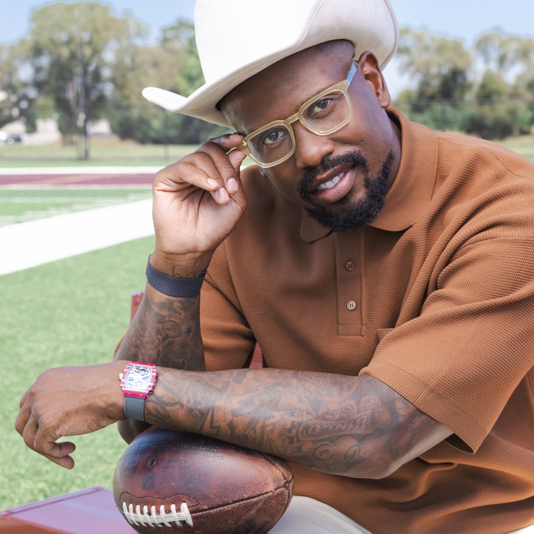 VonMiller's tweet image. Ready for my favorite season! Make sure your vision is as sharp as your game with my exclusive eyewear collection with @GlassesUSA 🏈 Shop the collection today glassesusa.me/VonMiller_Augu… #OwnYourVision #VonMillerEyewear #GlassesUSA