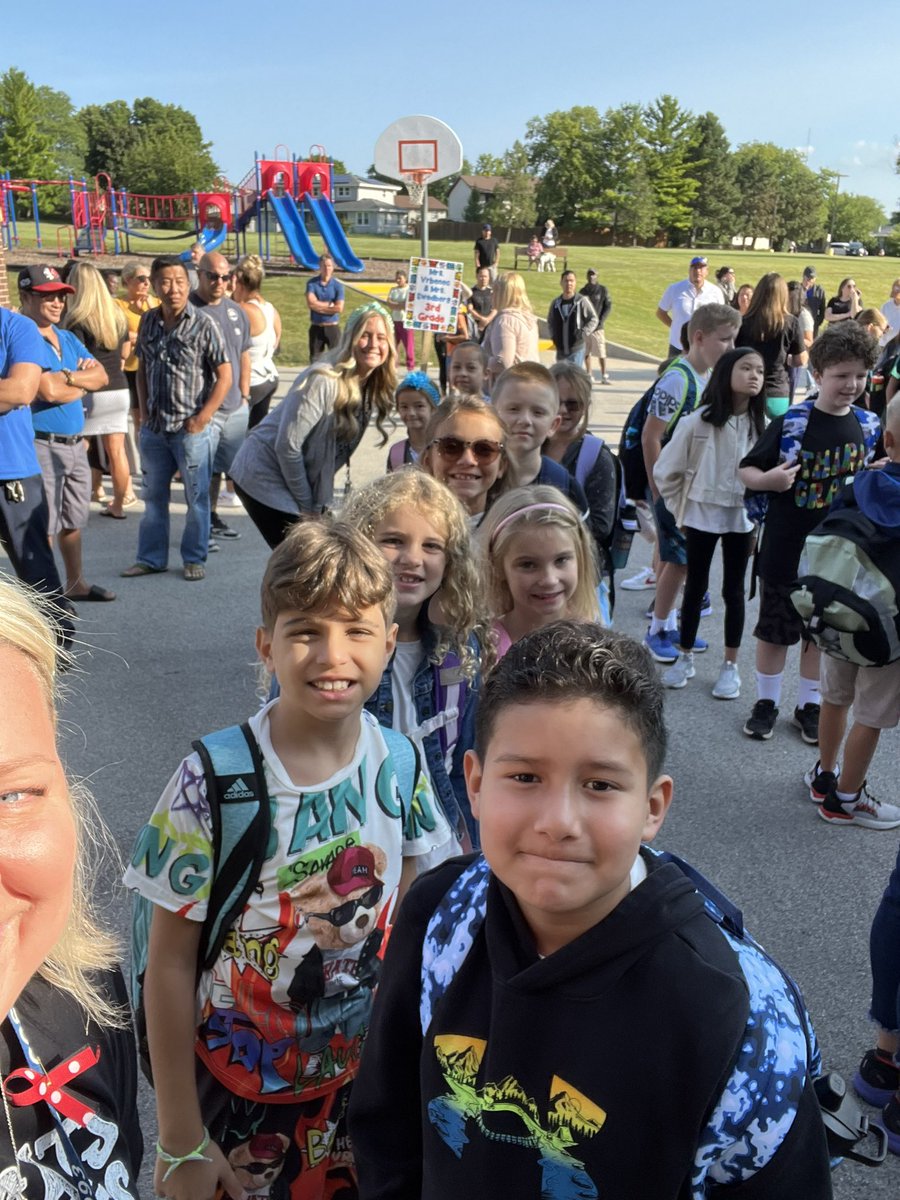 SwVr_3rdCoTeach's tweet image. Here we go! #ThirdIsTheWord Back to school 2024! 🍎 #SeaThePotential