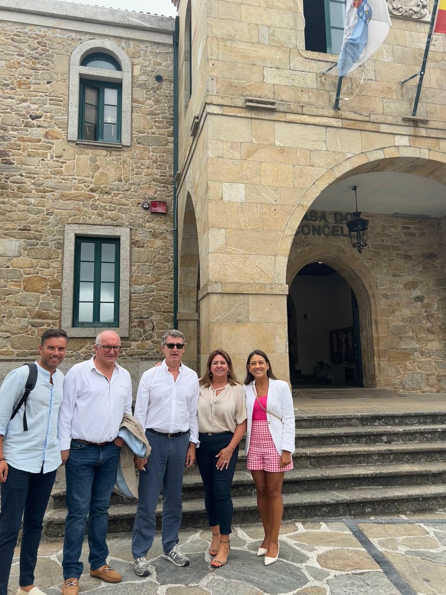 😊 No día de onte recibiamos a visita sorpresa de <a href="/NunezFeijoo/">Alberto Núñez Feijóo</a>

Un pracer recibilo e conversar un anaco con el 🤝 Vímolo recuperado da súa recente operación, díxonos que todo saíra ben e que se atopa xa con moita forza e ánimo para afrontar todos os retos que veñen por diante💪