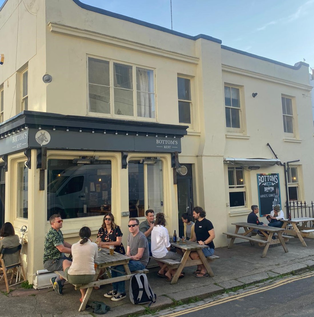 🌞🍻🍸 You're very welcome at our little Hove corner pub - it's a proper sun trap so pop by and enjoy a pint, wine or G&amp;T while the summer lasts!
🐶 Doggies also welcome!