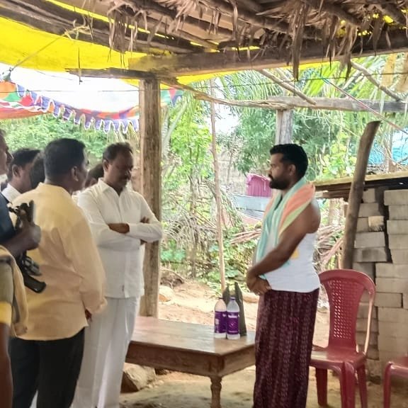 MLAGSRBHPL108's tweet photo. భూపాలపల్లి మండల పరిధిలోని నందిగామ, మాజీ సర్పంచ్ పైనేని శంకర్ తల్లి పోచమ్మ, దీక్షకుంట, బోనం సమ్మయ్య, సి ఆర్ నగర్ దేవరం సమ్మయ్య, వీరు పలు కారణాలతో మృతి చెందగా వారి కుటుంబ సభ్యులను పరామర్శించి వారి చిత్రపటాలకు పూలమాలవేసి నివాళులర్పించడం జరిగింది. https://t.co/TfsOnqPbxc