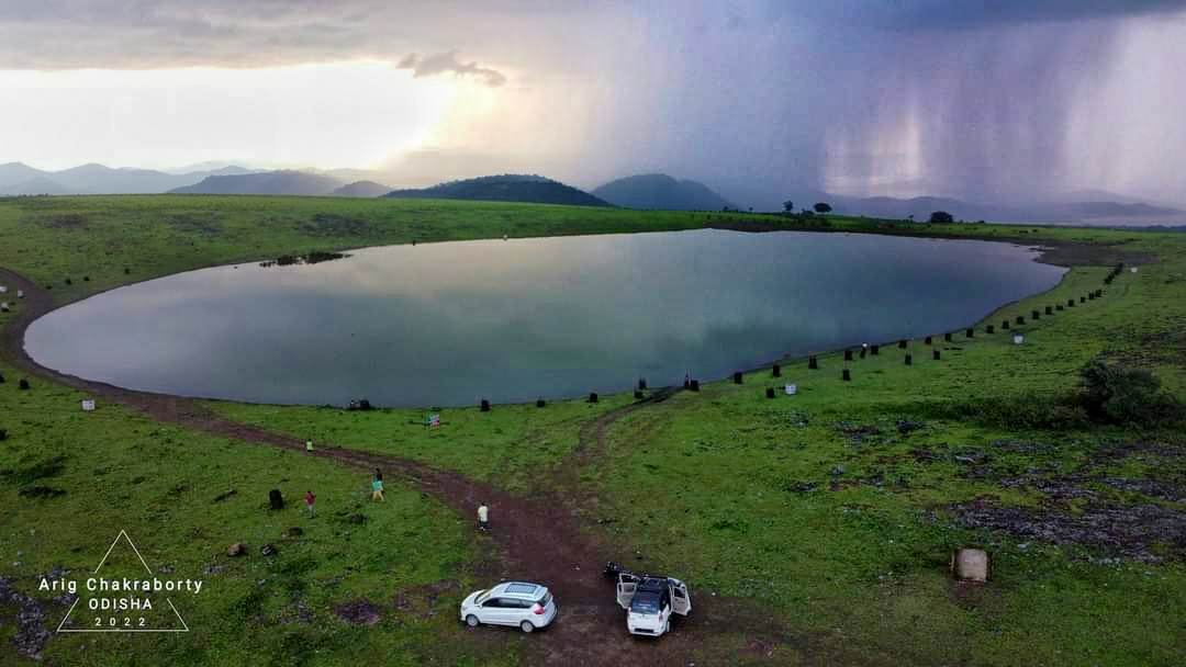 sunilbiswa's tweet photo. Balda, the table top mountain of Koraput Highlands with a caves and lake is ideal for Dark Sky Tourism. It can be Hanle of Odisha as a potential site for setting up an optical observatory. 
Pic credit: Arig Chakrovorty https://t.co/fPloDXJCYJ
