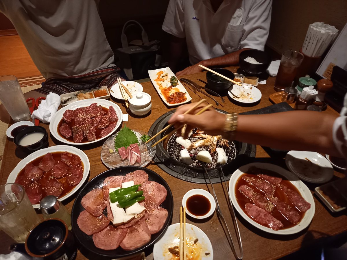 暑気払い！

今夜はゲリラ豪雨無さそうなので👍

乾杯🍺🍺😊

#ご縁に感謝 　#暑気払い　#ミーティング　#焼肉