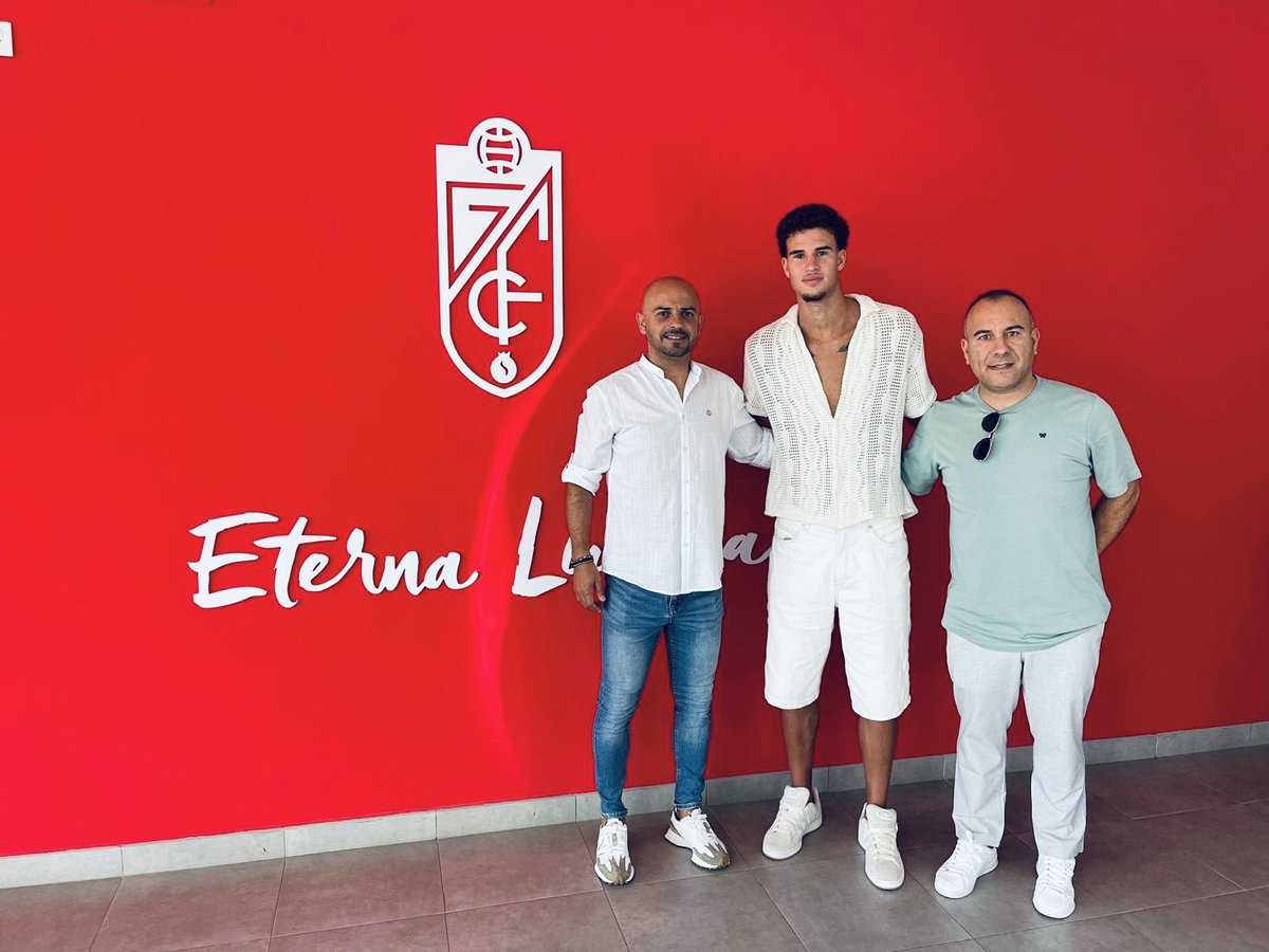 Muy feliz de firmar con este gran club. ¡Ahora soy parte de la eterna lucha, ahora quiero seguir trabajando y darle mucha alegría a la afición! ❤️
<a href="/granadacf/">Granada CF ❤️⚪️</a>