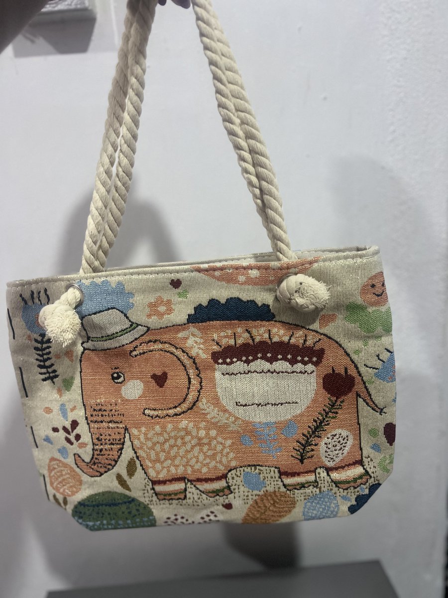 My_Bloom_Chic's tweet image. Canvas embroidery shoulder bag

7000 naira