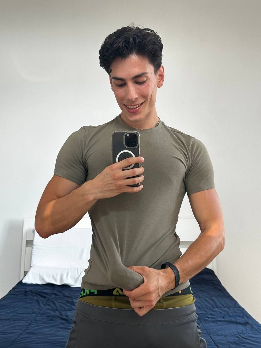 say 'hi' for a full d pic.