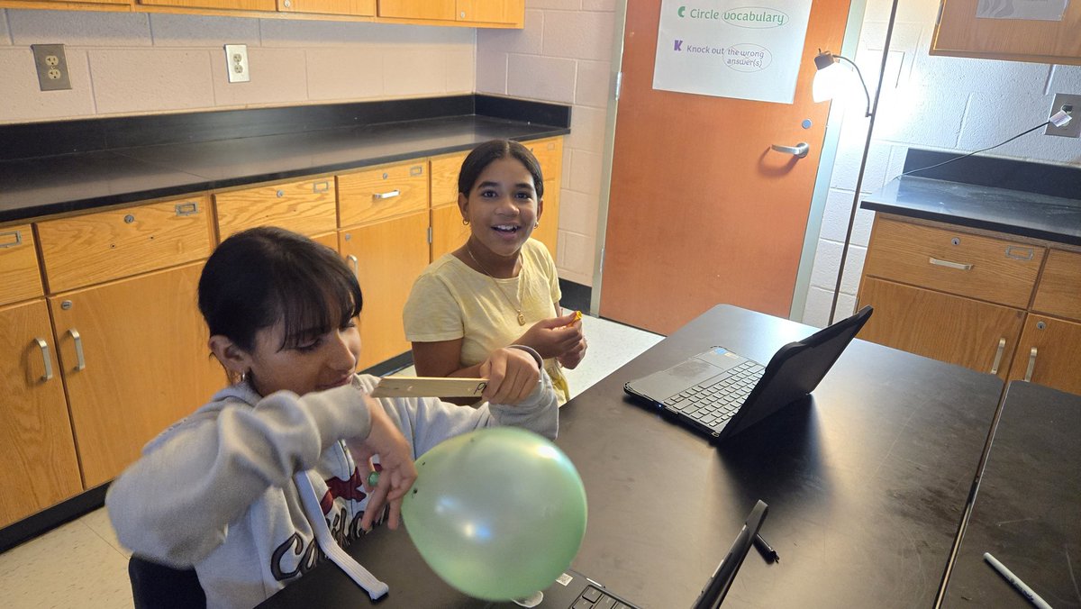 MPrewett16943's tweet image. Yesterday, students used balloons to model the expansion of the universe. @cobbscience @LMSJRFALCONS