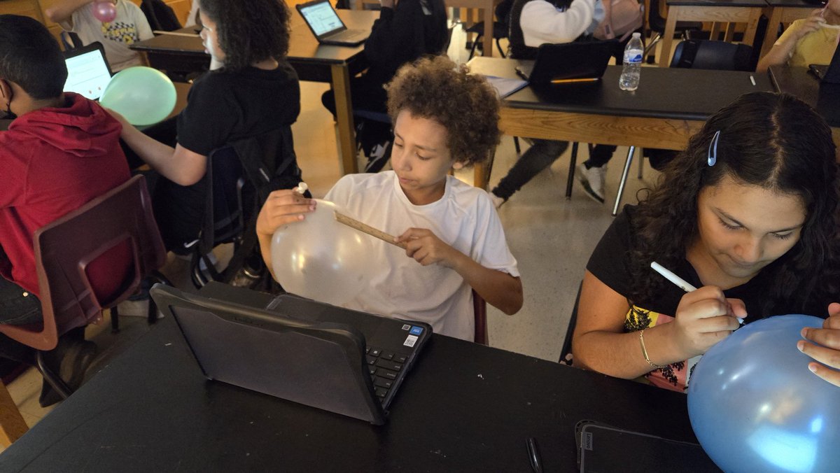 MPrewett16943's tweet image. Yesterday, students used balloons to model the expansion of the universe. @cobbscience @LMSJRFALCONS