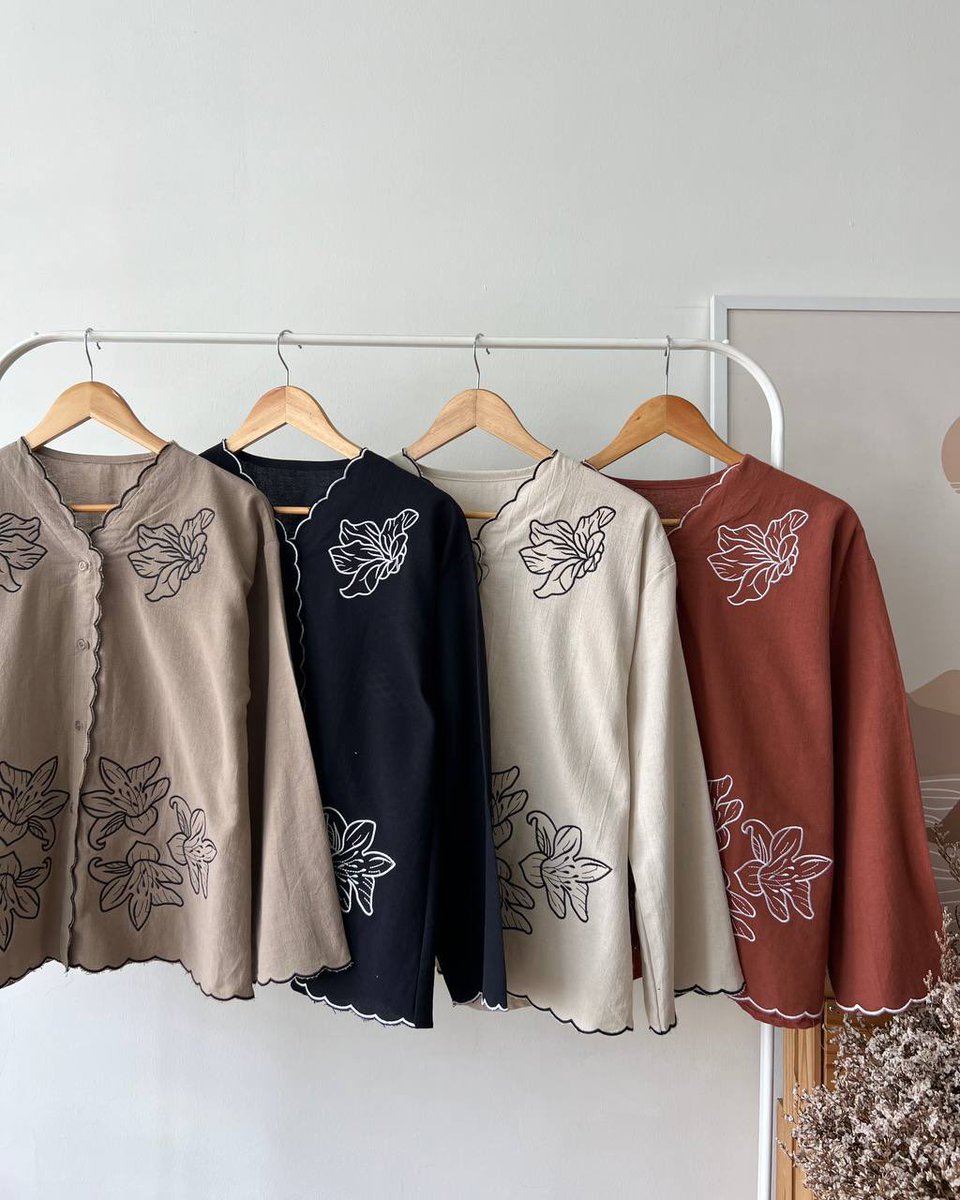 AliatulAqila's tweet image. Ladies, look at this cute blouse from Petikita! Semua cantik cantik i rambang mata 😍😍