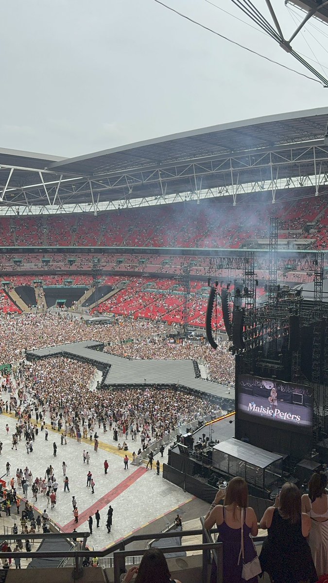 LukeChapman125's tweet photo. Did we go to the Eras tour just for @maisiehpeters? Well yes, but also what a night again 🤩 https://t.co/4c9CaLJZ6G