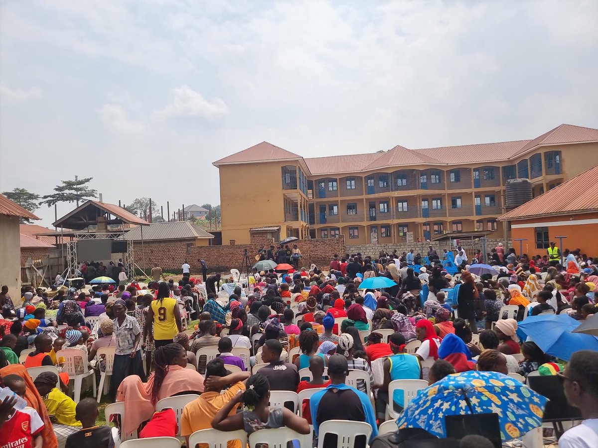 jovitacharis1's tweet photo. God loves people more than anything..!!
#HopeCampaignKiteezi
#Phaneroo https://t.co/KfhiqdQ6Ms