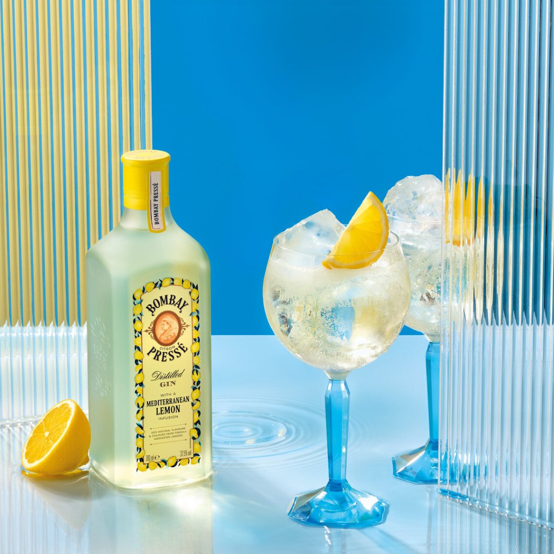 homeofbombay's tweet image. When life gives you lemons, add Bombay Pressé - the perfect refreshing gin for summer 🍋

#BombayPresse #LemonGin #Lemon #Gin #BombayGin #HomeOfBombay #BombaySapphire #BombaySapphireDistillery #GinAndTonic #Cocktail