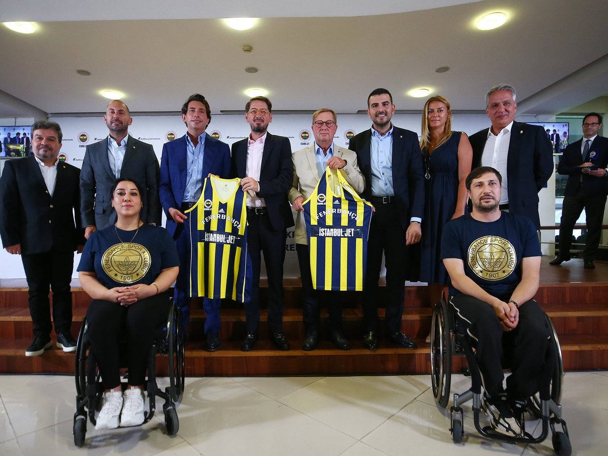 fenerbahcetksb's tweet photo. Tekerlekli Sandalye Basketbol Takımımıza ‘İsim Sponsoru’ olan İstanbul Jet ile imzalar atıldı! 💛💙 #JetHızıylaParkede🚀

🔗 https://t.co/fSl8DP0uvc https://t.co/ZbYvdpe1dC
