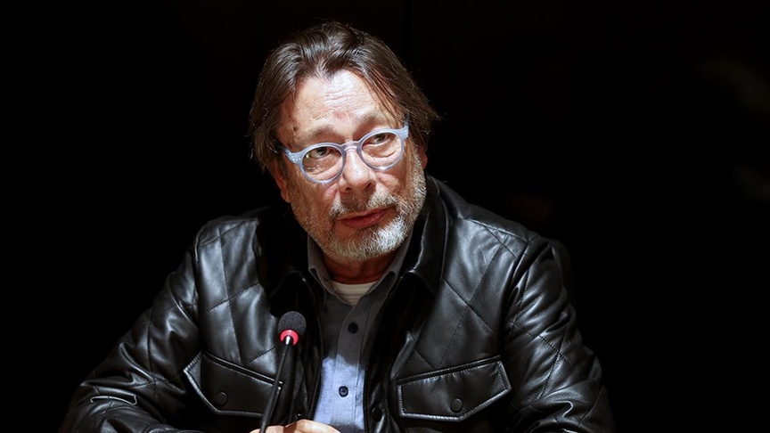 Göztepe SK Onursal Başkanı Mehmet Sepil:

"Altını çizmek isterim ki, Göztepe ile birlikte yürüdüğüm 11 yıllık futbol yaşantımda hiçbir zaman, hiçbir futbol kulüp başkanı ve hiçbir kulüple bu şekilde karşı karşıya gelmedik, suçlamadık, suçlanmadık. Dolayısıyla İzmir'de spor