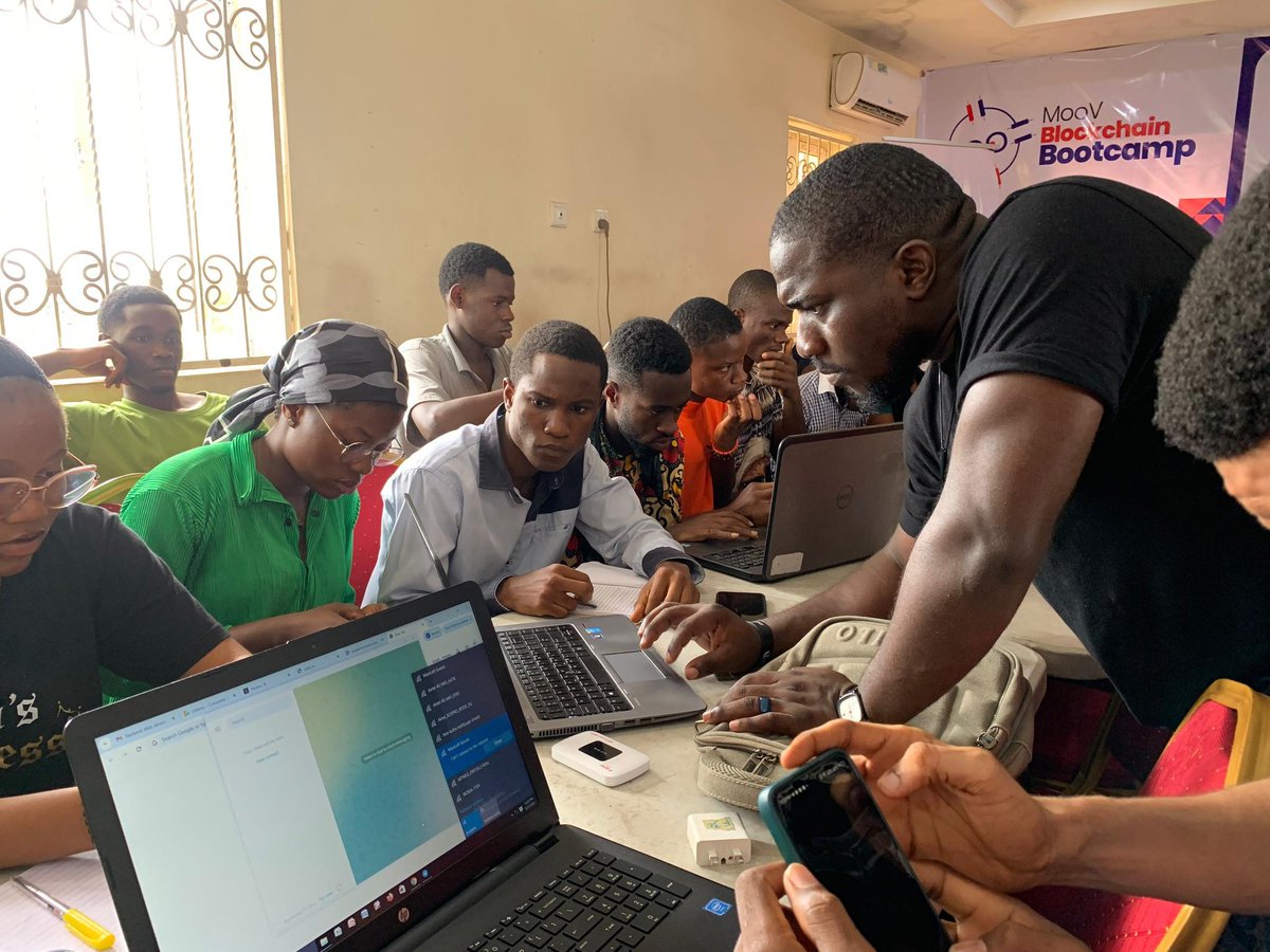 TheMoovTeam's tweet photo. Day 3 MooV Blockchain BootCamp 

Today is for Developers. We are building on the @AleoHQ Blockchain and also integrating developers into the @aleo_nigeria community 

The day is bright and fair!
Let's hit the ground running.

#MoovBootcamp #DevWorkshop #Uyo https://t.co/4jq3XqWCi2