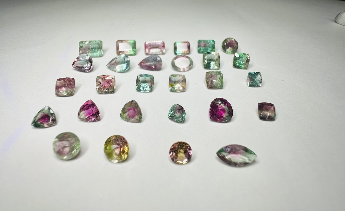 MohammedHa1681's tweet image. Premium bi-color tourmaline mix shape Gemstone 💎 😻

Available for sell✅👇
@GemsHayat 

Like &amp;amp; share other places 😍🤗

#tourmaline #gemstonecollection #jewelrystore #BILLIONAIRE #TrendingChina #Fashionhistory #artistsupport #etsyseller